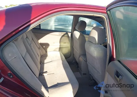 2003 Toyota Camry Le z USA, uszkodzony, nr VIN 4T1BE32K63U251267